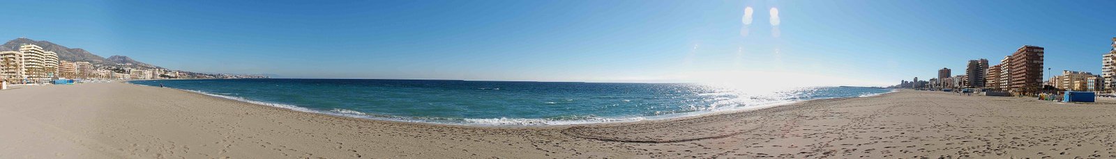 Vista panorámica de la playa y el litoral urbano de Fuengirola